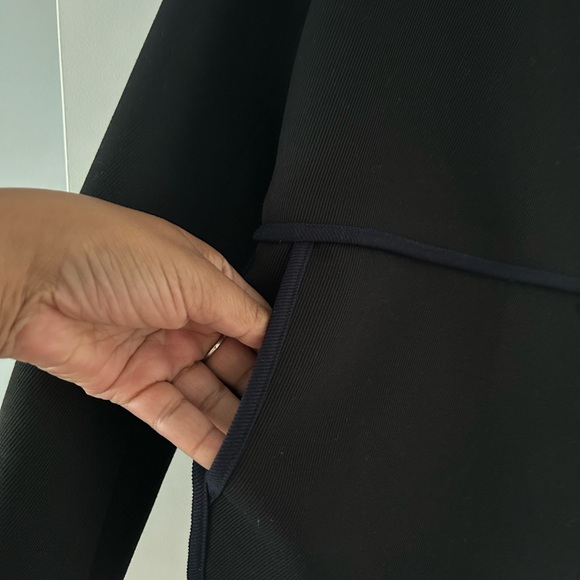 Banana Republic Black and Navy Blazer size 6 - Picture 3 of 8